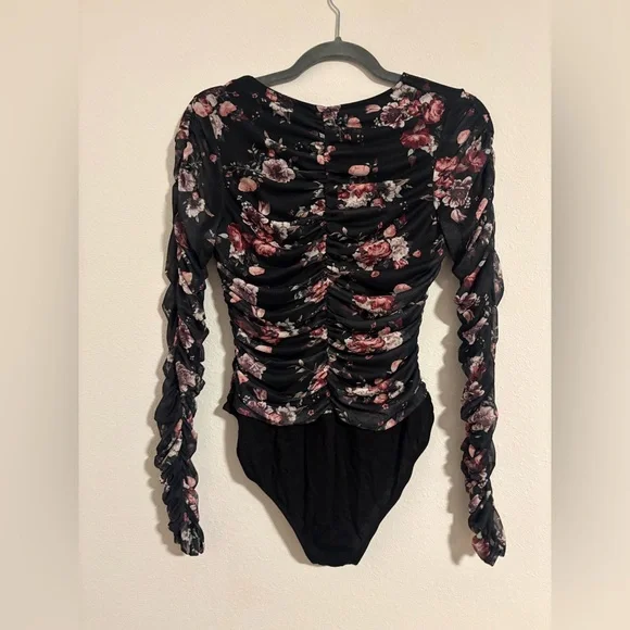 Lulu's Black Floral Ruched Mesh Long-Sleeve Top - Picture 5 of 5